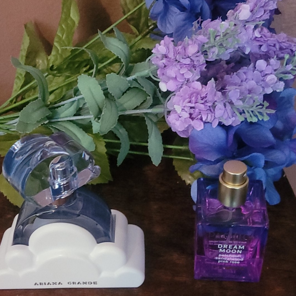 Ariana grande cloud and dream moon perfume!